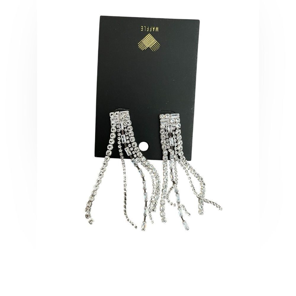 Elegant Dangling Earrings - Picture 5 of 6